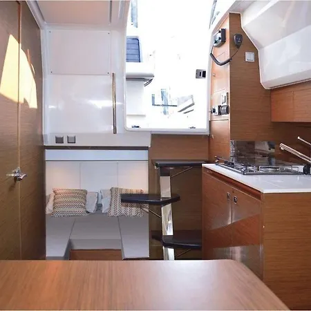 Blue Sea Experience Charter 船屋 卡斯特拉玛雷帝斯达比亚